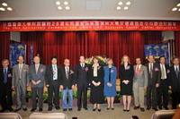 蔡董事長、黃校長、林正介院長、許重義總執行長與美國安德森癌症中心專家合影
