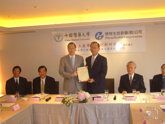 創辦產學連結創新研發室與懷特生技新藥公司開發中風治療新藥