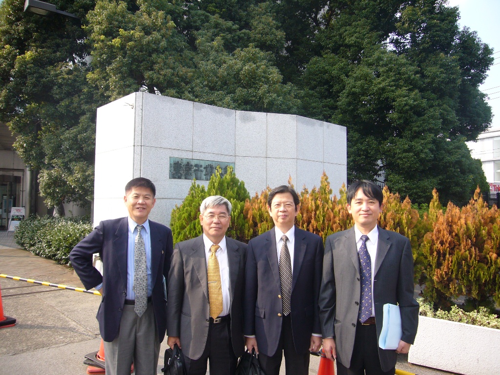 中國醫藥大學赴日參訪團在東京工業大學校門前留影