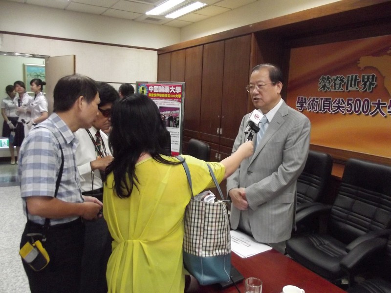 蔡長海董事長接受媒體訪談。