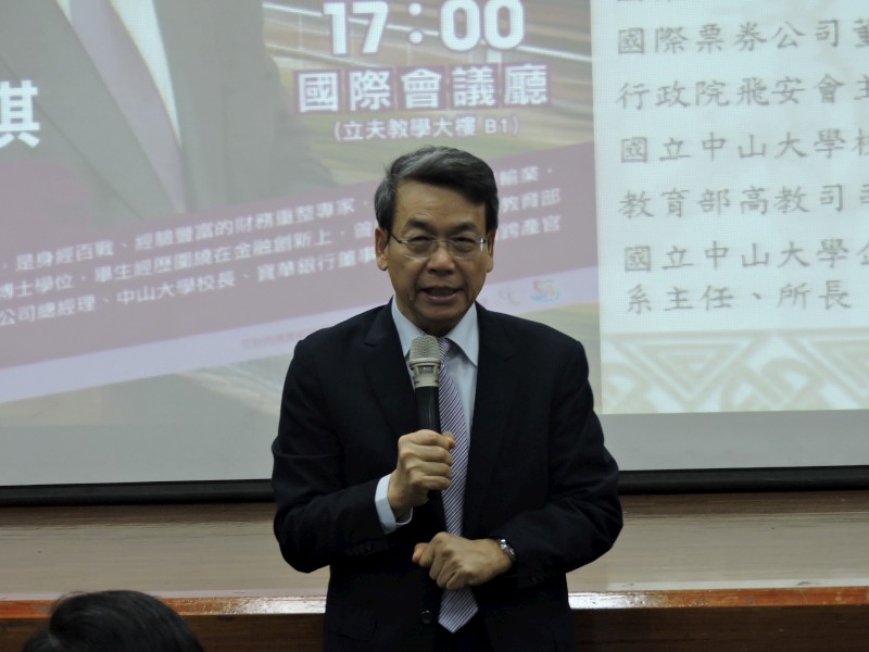 李文華校長稱讚劉維琪董事長經歷橫跨產官學界。