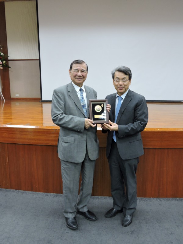 李文華校長推崇黃茂雄會長為台灣成功企業家之一。