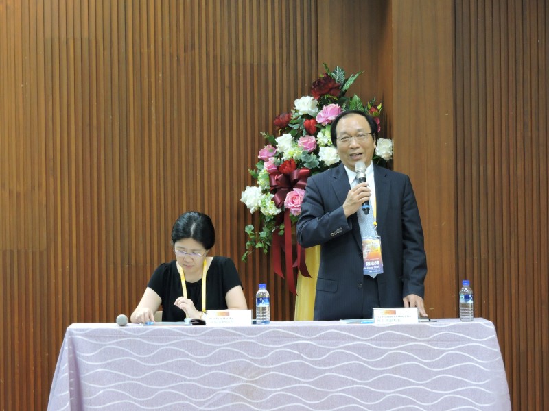 講座主持人中國醫藥大學 陳志鴻副校長、徐媛曼研發長。