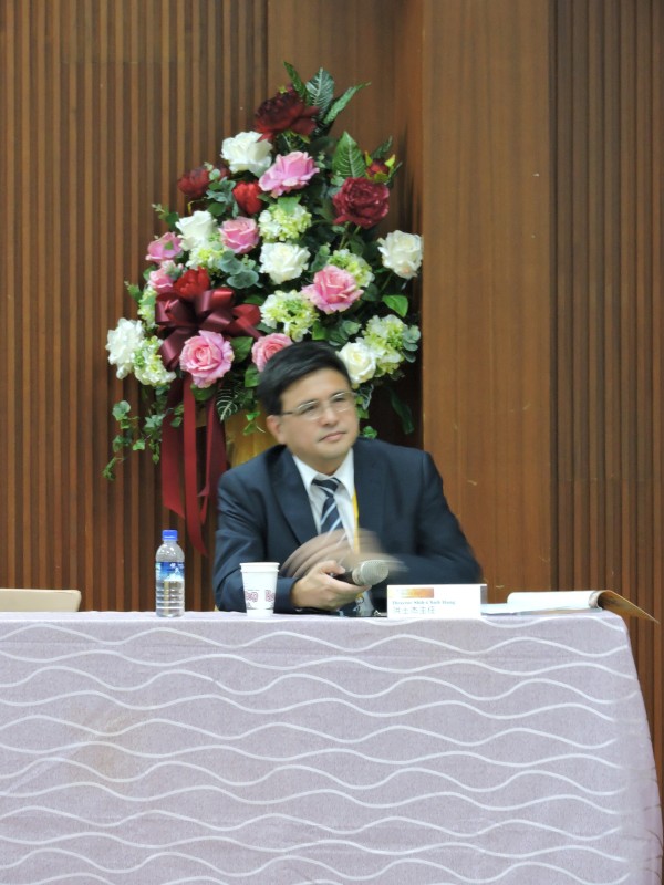 講座主持人中國醫藥大學整合幹細胞中心洪士杰主任。