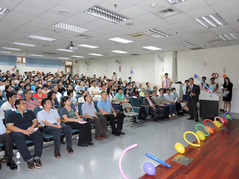 李文華校長親自說明中國醫大辦學的宗旨、願景與特色。