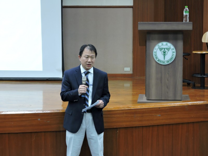 講座主持人癌症生物學研究所王紹椿教授。