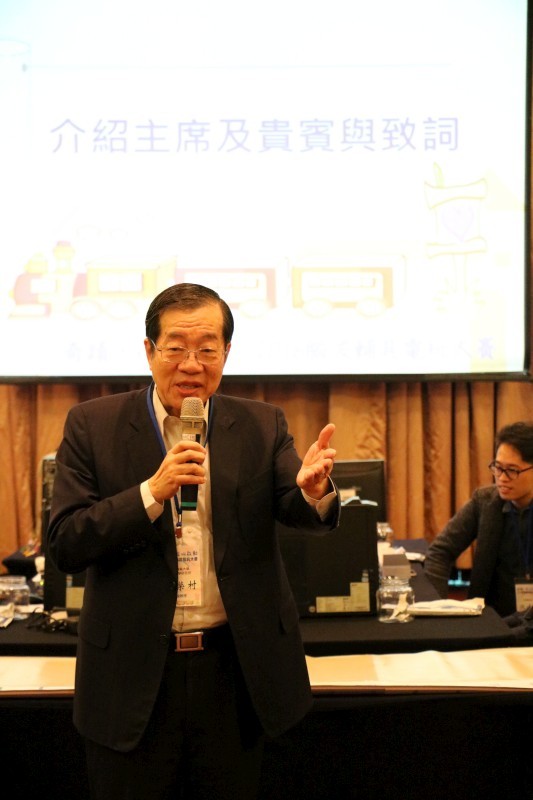 前教育部長黃榮村鼓勵腦麻肢障學童用自己的腦袋展現「能力」。