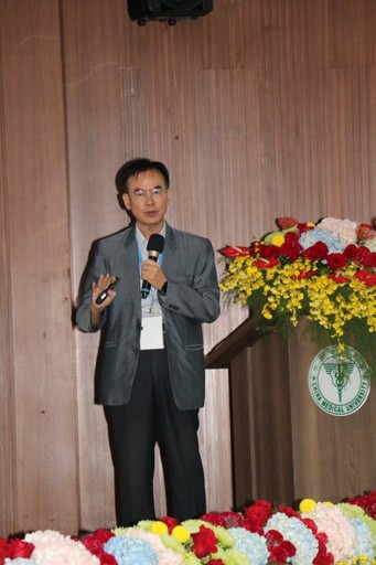 
	江宏哲副校長兼產學長提出精進產學研合作的策略與作法。
