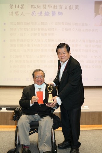 
	吳世銓醫師榮獲今年「臨床醫學教育貢獻獎」。
