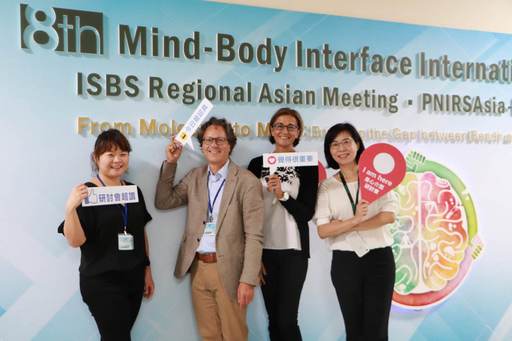 
	張倍禎主任(左一)、Carmine Pariante教授(左二)、Paola Dazzan教授(右二)與臺灣營養精神醫學研究學會秘書長張蕙芝博士(右一)於2018年舉行的第8屆身心介面國際研討會合影。
