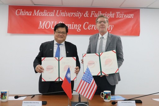
	洪明奇校長與美國傅爾布萊特基金會Dr. Randall Nadeau執行長簽署MOU合作協議。
