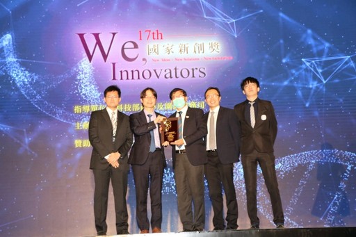 
	張坤正副院長團隊獲獎表揚。
