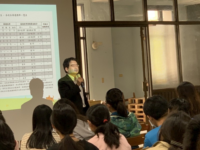 中國醫藥大學替大學新鮮人找未來適性發展的方向～學生與家長參與踴躍-中國醫藥大學