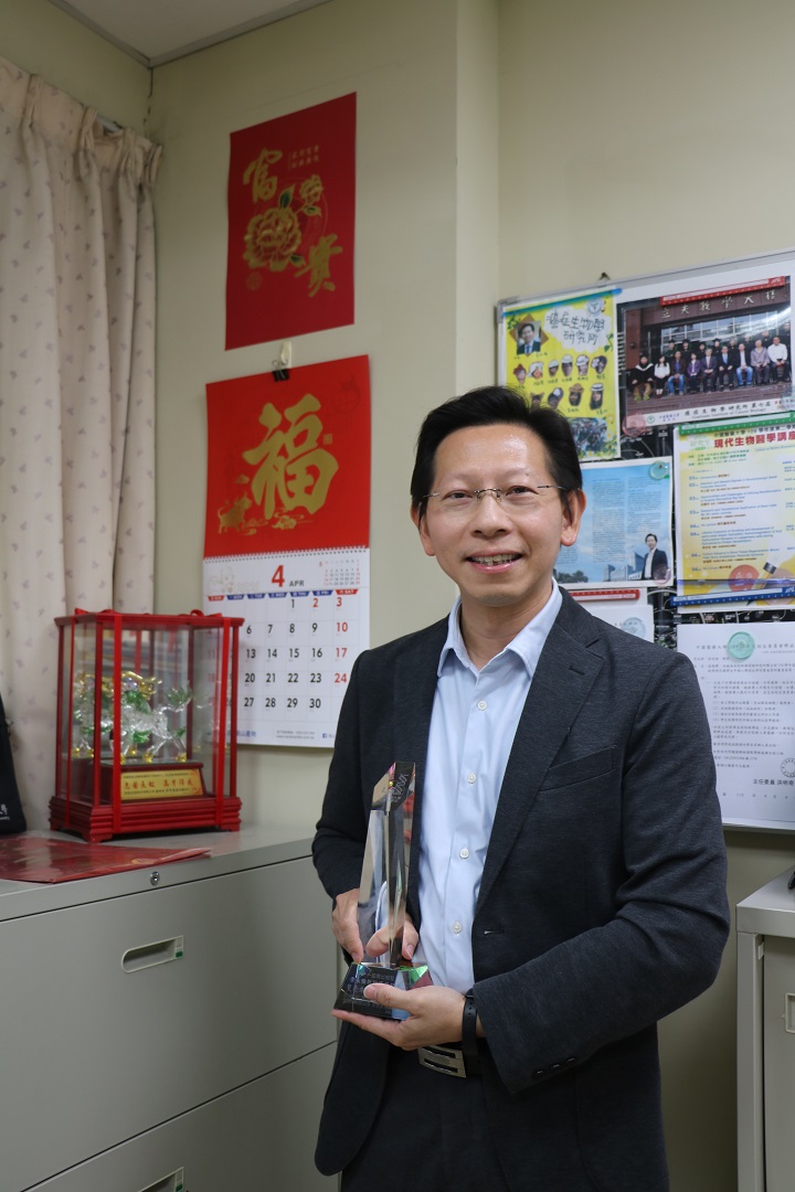 
	余永倫教授榮獲清華大學生命科學院第11屆傑出校友。

