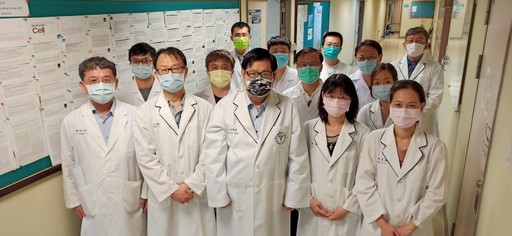 
	洪明奇院士帶領的中國醫大抗新冠科研團隊。
