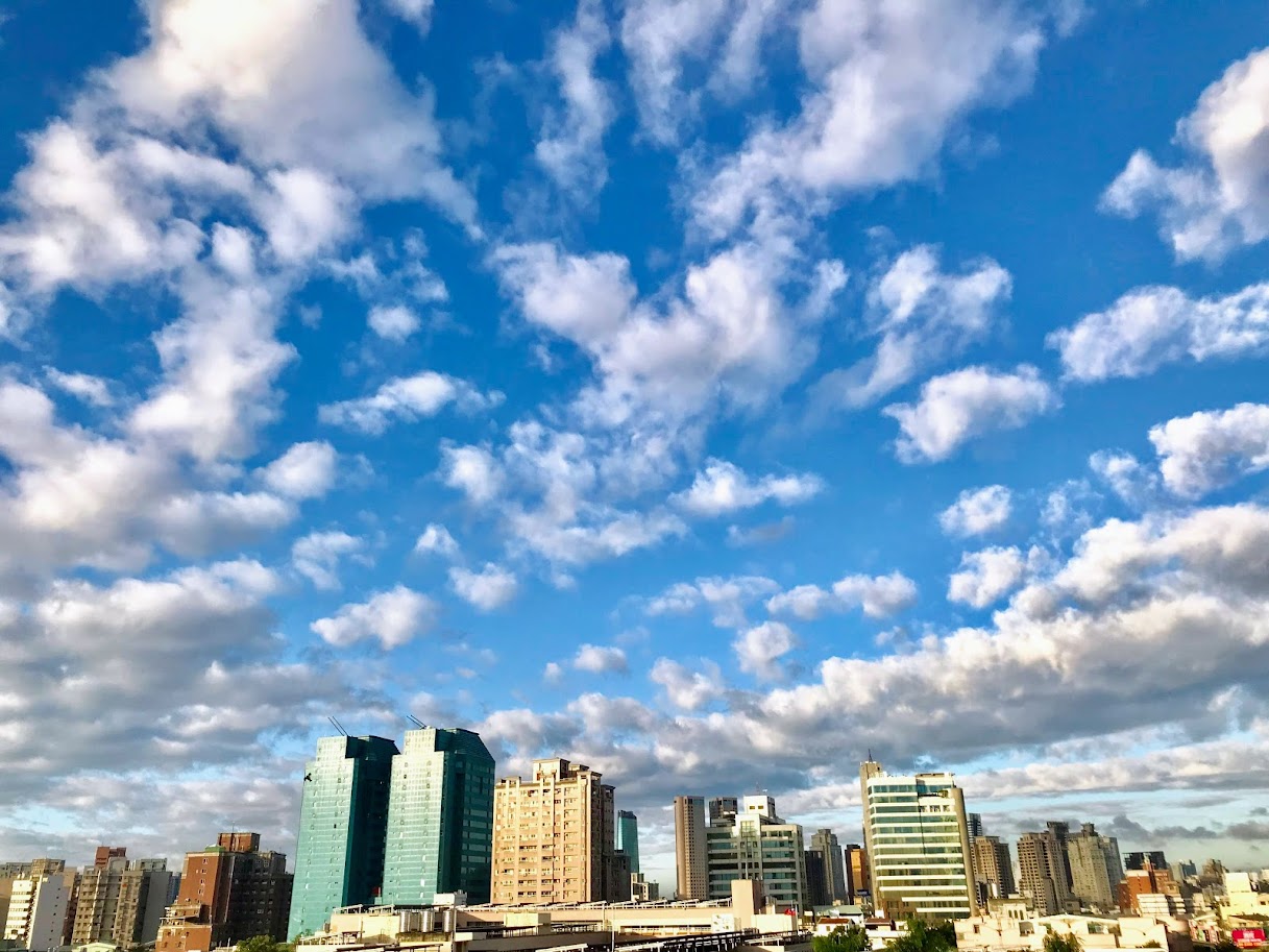 
	公衛團隊拍攝「台中市的藍天與白雲」紀錄片，提升台中市民的環境識能。
