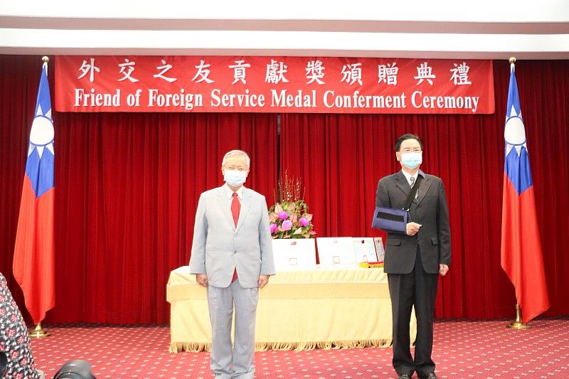 
	林昭庚教授榮獲今年外交部頒發「外交之友貢獻獎」表揚
