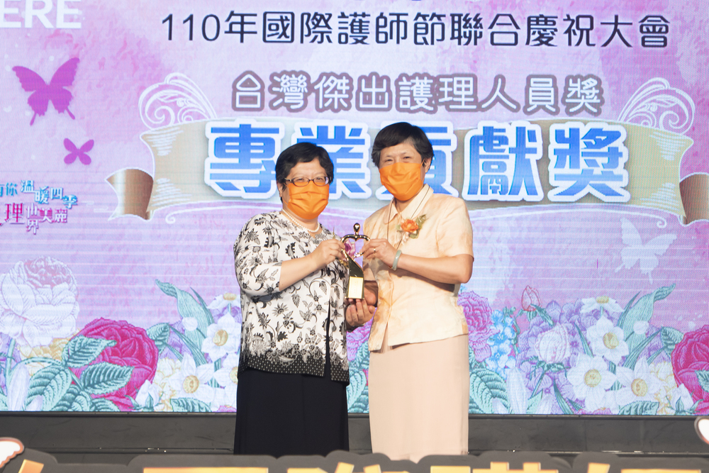 
	陳麗麗教授榮獲今年「台灣傑出護理人員-專業貢獻獎」殊榮。
