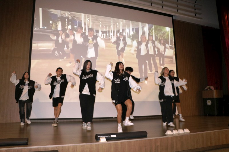 
	學生社團舞蹈表演精彩
