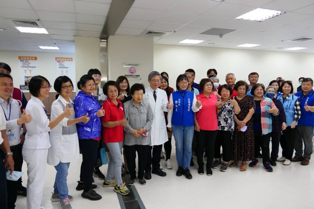 
	中國醫藥大學北港附設醫院打造「銀髮族智能健身俱樂部」揭牌啟用。
